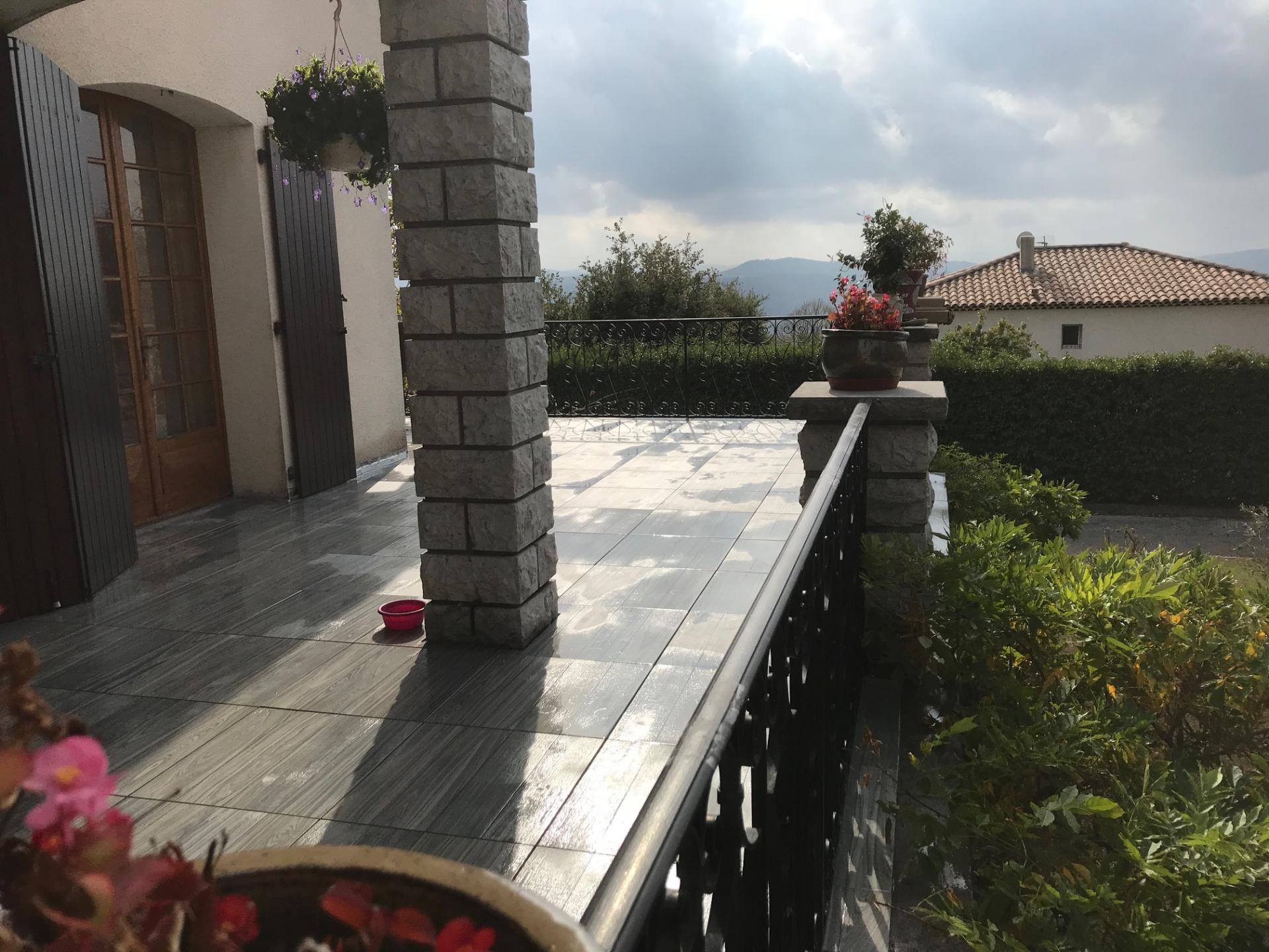 DALLES CARRELAGE SUR PLOTS